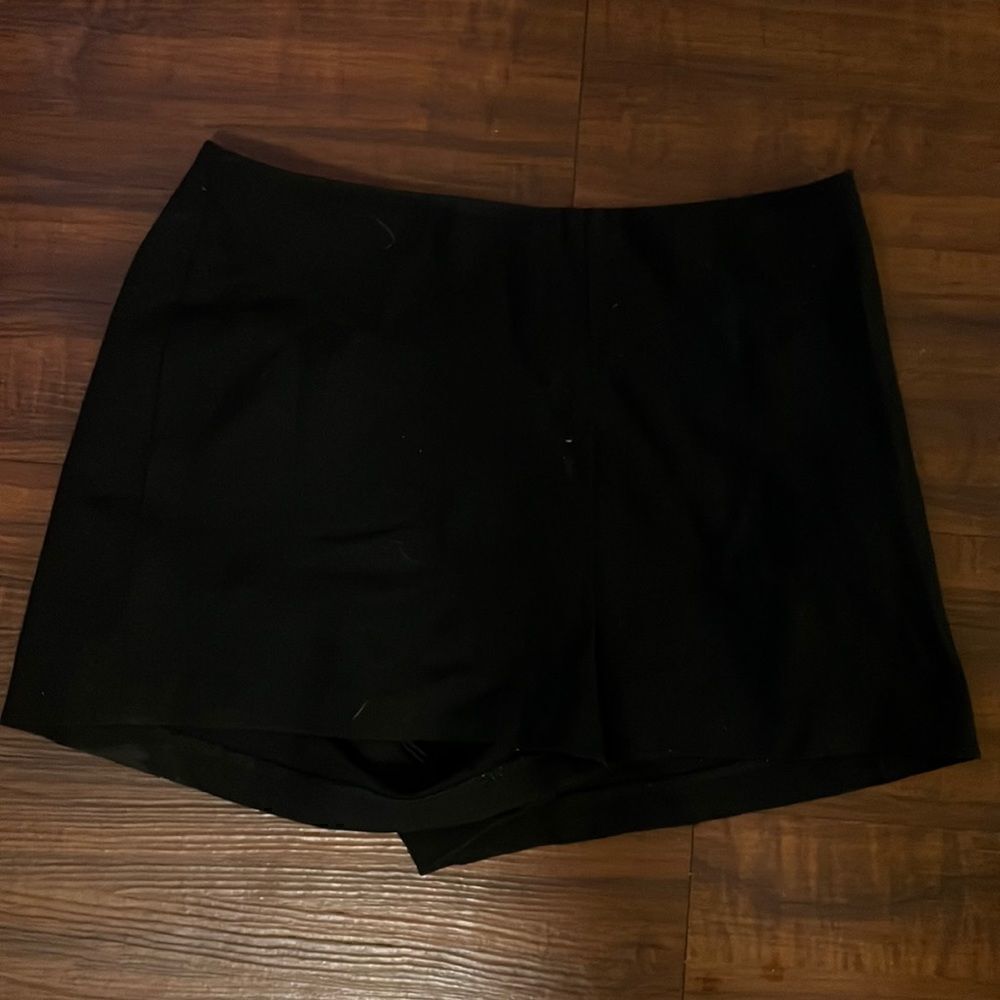 SoCa St John Black Shorts - Excellent Condition - Side Zipper - Pockets - Size 6